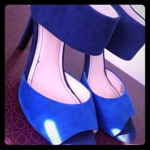 Bcbg blue suede heels